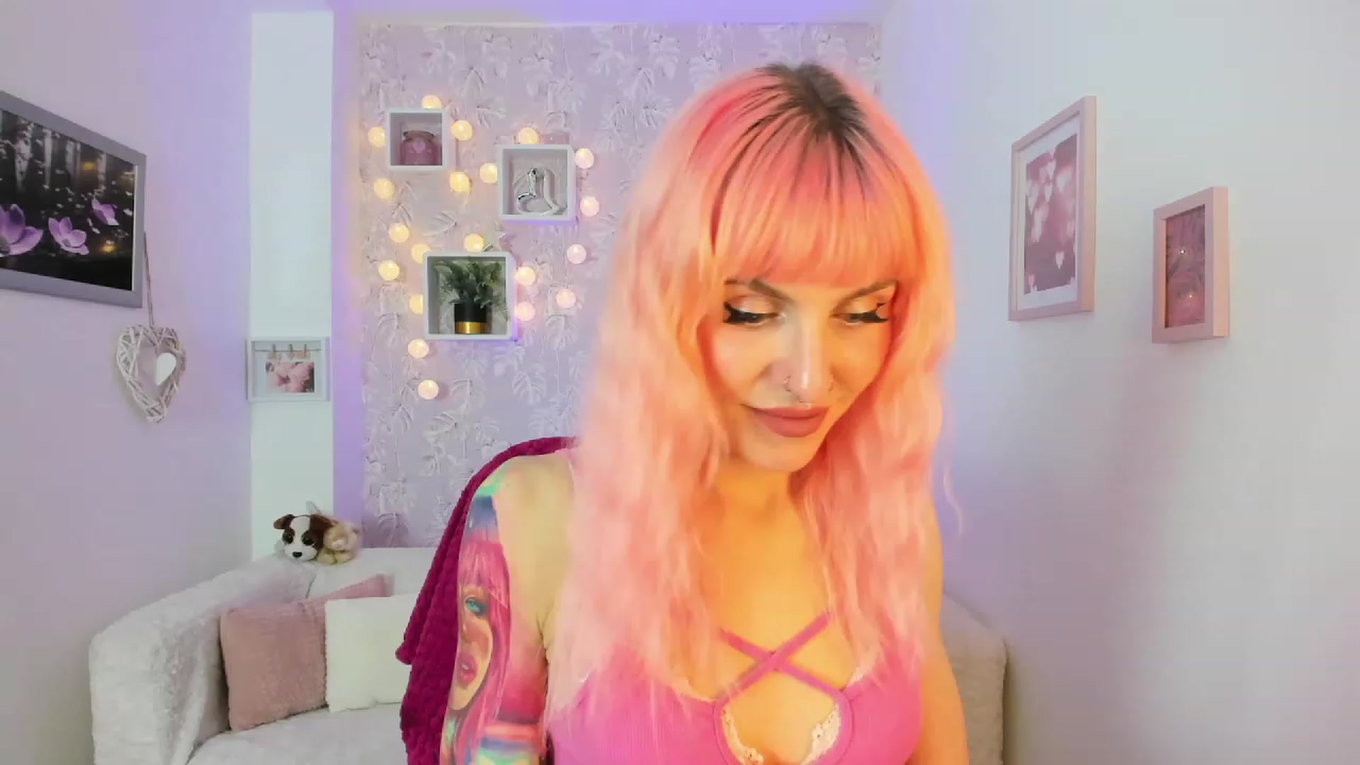Gallery image thumbnail from Rouge_Girl's myfreecams stream on, 04/18/2023, 19:50 image 9 of 20