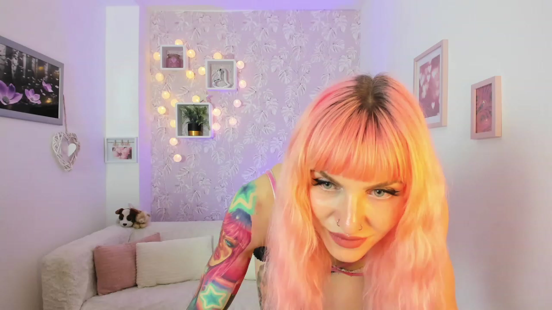 Gallery image thumbnail from Rouge_Girl's myfreecams stream on, 04/18/2023, 19:50 image 19 of 20