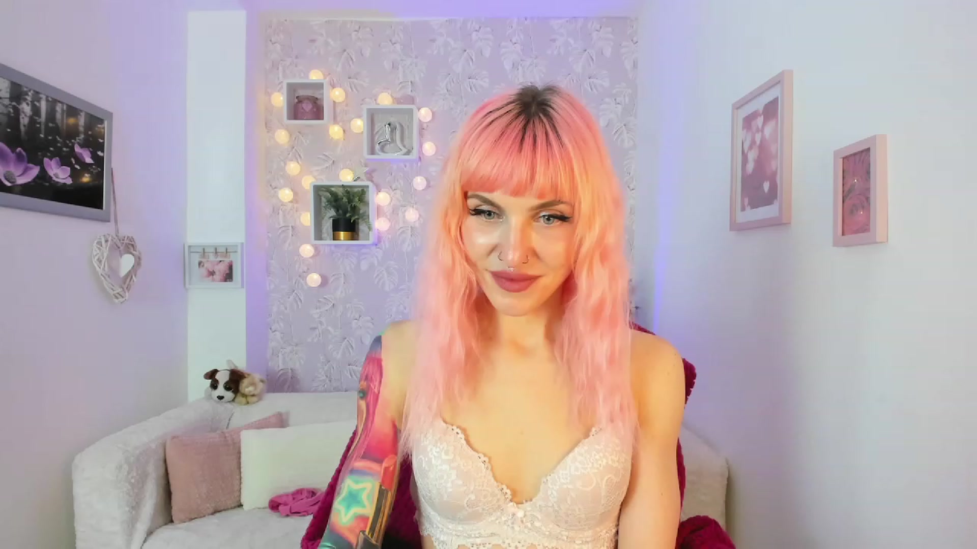 Gallery image thumbnail from Rouge_Girl's myfreecams stream on, 04/18/2023, 22:12 image 1 of 20
