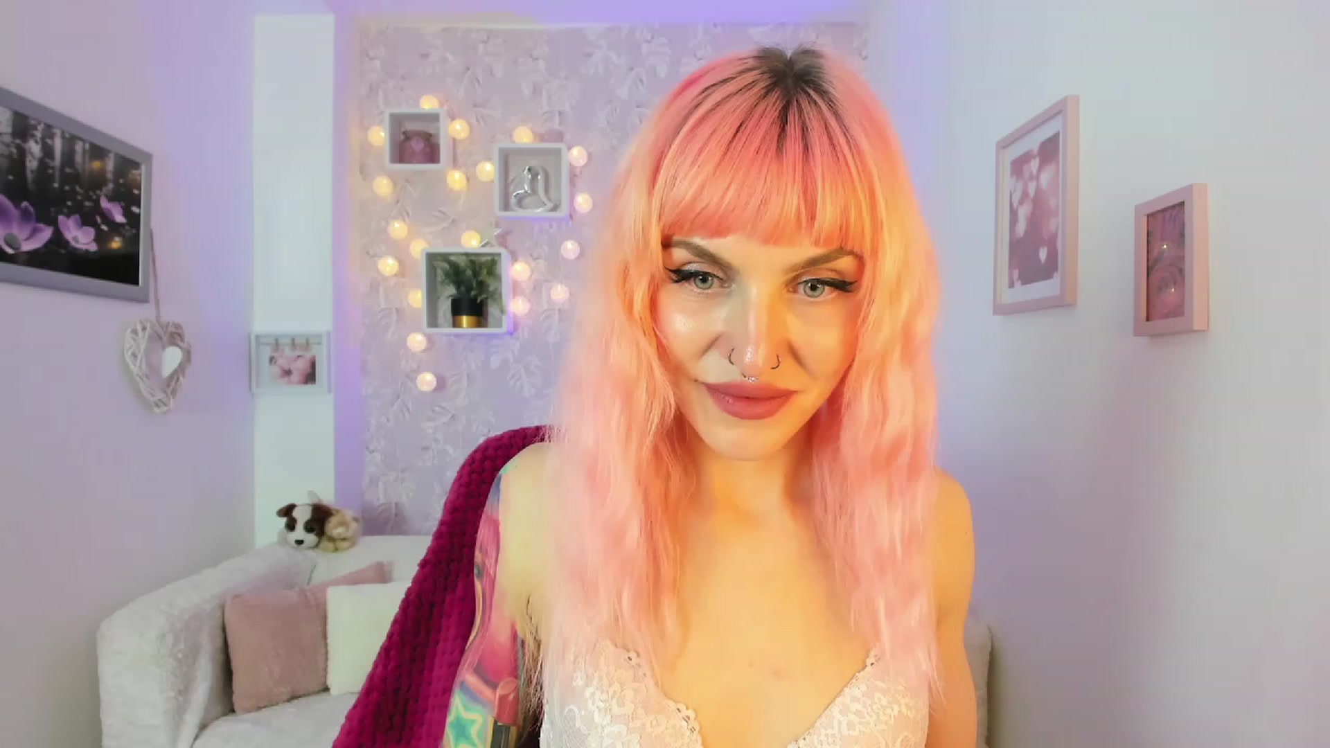 Gallery image thumbnail from Rouge_Girl's myfreecams stream on, 04/18/2023, 22:12 image 9 of 20