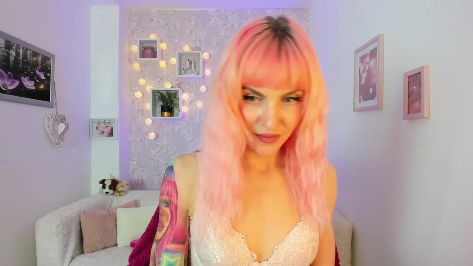 Gallery image thumbnail from Rouge_Girl's myfreecams stream on, 04/18/2023, 22:12 image 19 of 20