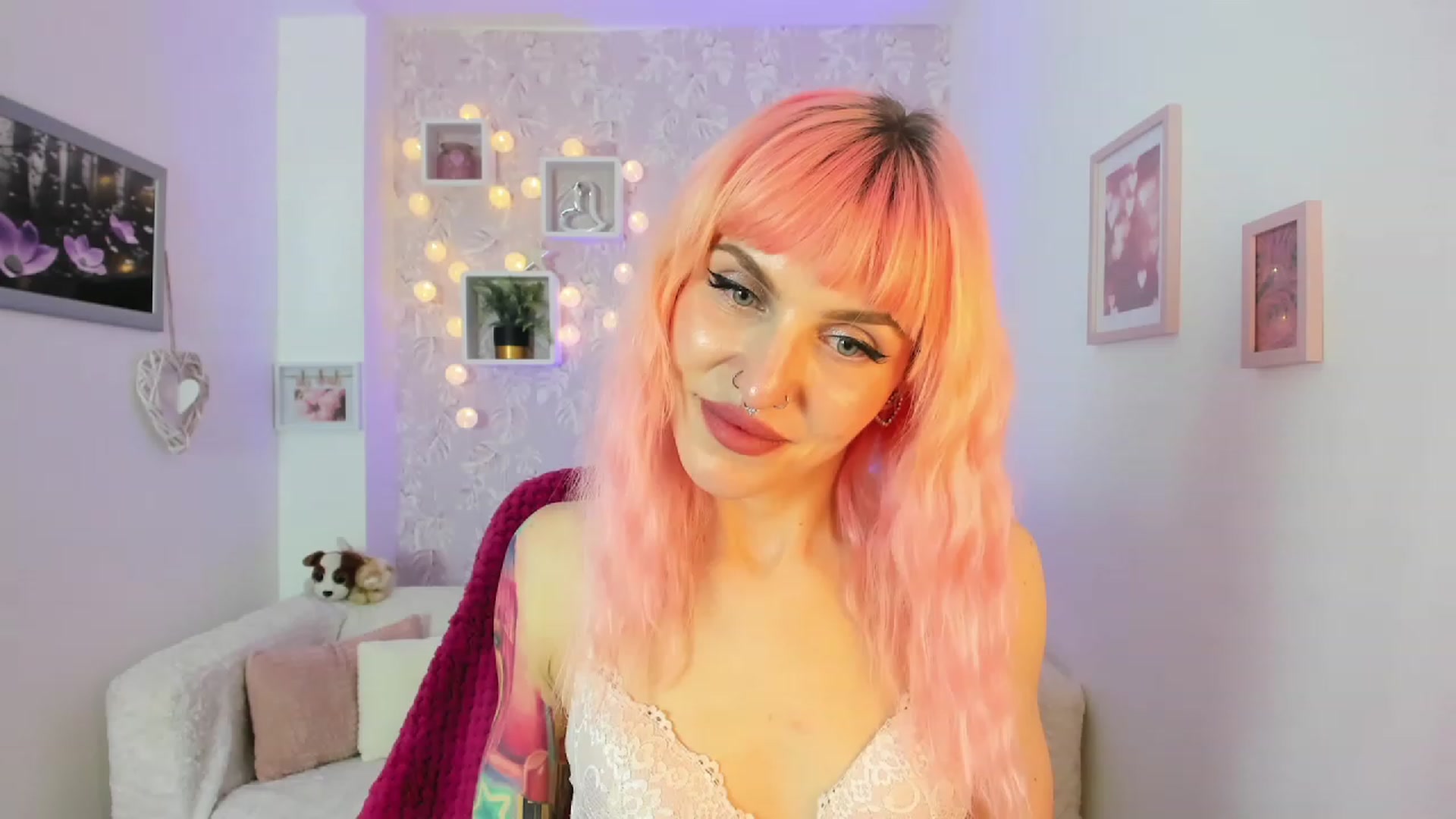 Gallery image thumbnail from Rouge_Girl's myfreecams stream on, 04/18/2023, 22:12 image 13 of 20