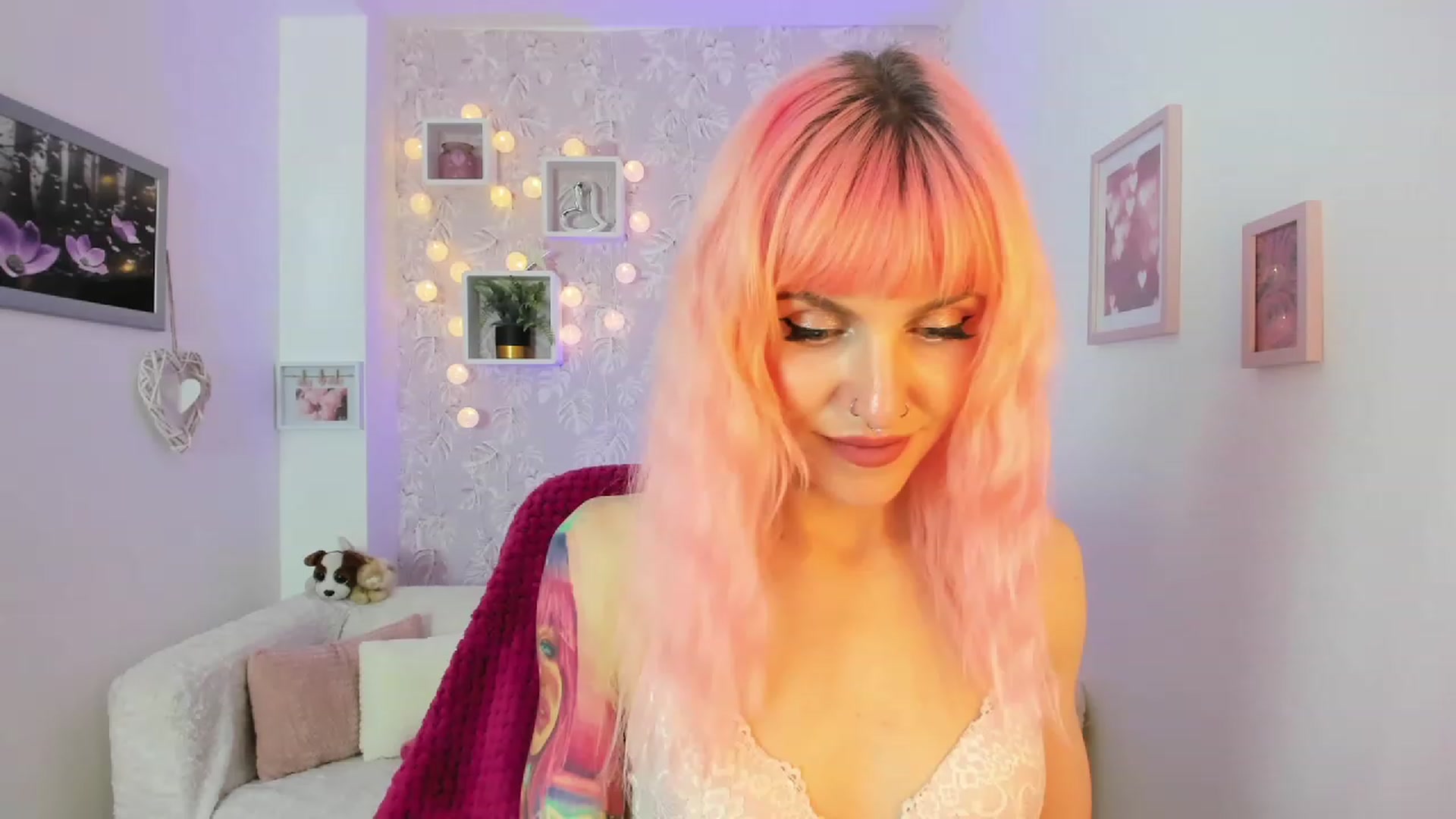 Gallery image thumbnail from Rouge_Girl's myfreecams stream on, 04/18/2023, 22:12 image 11 of 20