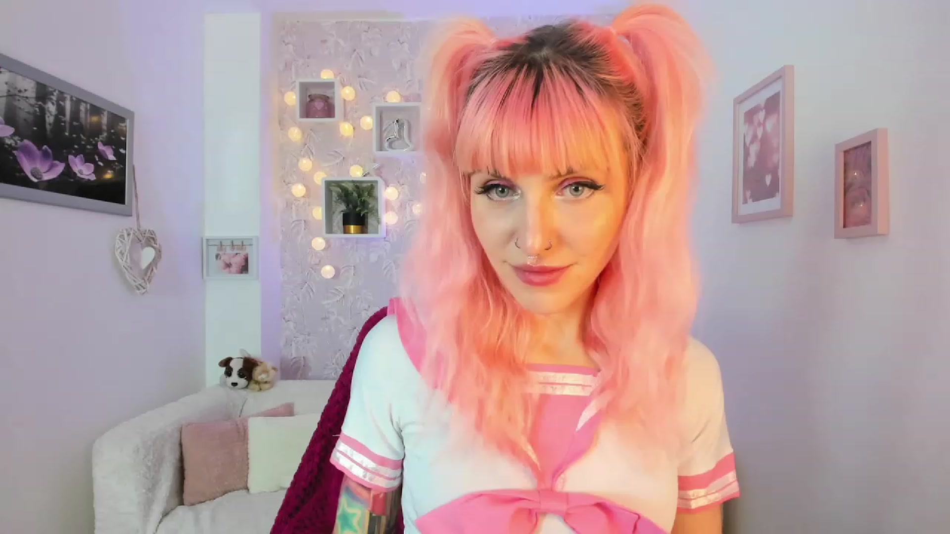 Gallery image thumbnail from Rouge_Girl's myfreecams stream on, 04/19/2023, 19:58 image 13 of 20