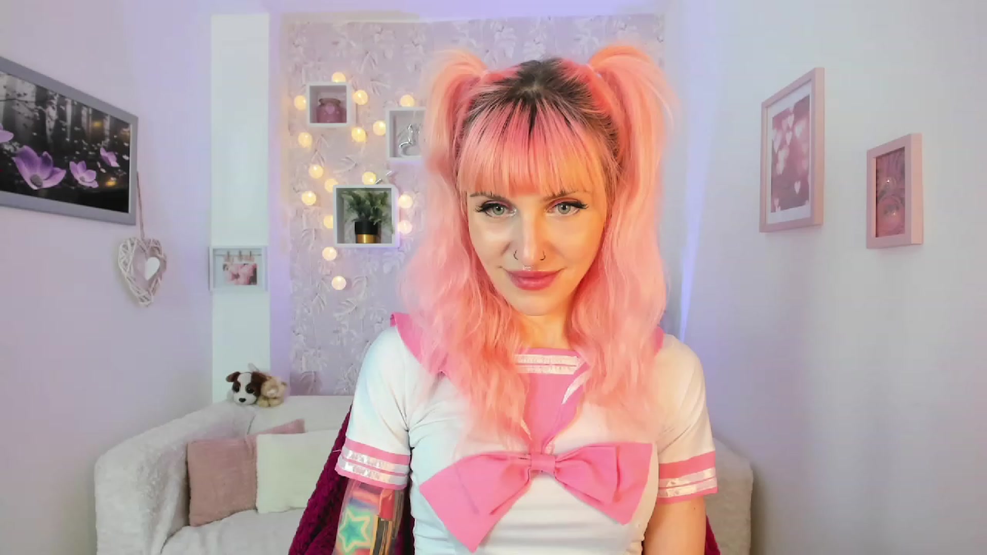 Gallery image thumbnail from Rouge_Girl's myfreecams stream on, 04/19/2023, 19:58 image 8 of 20