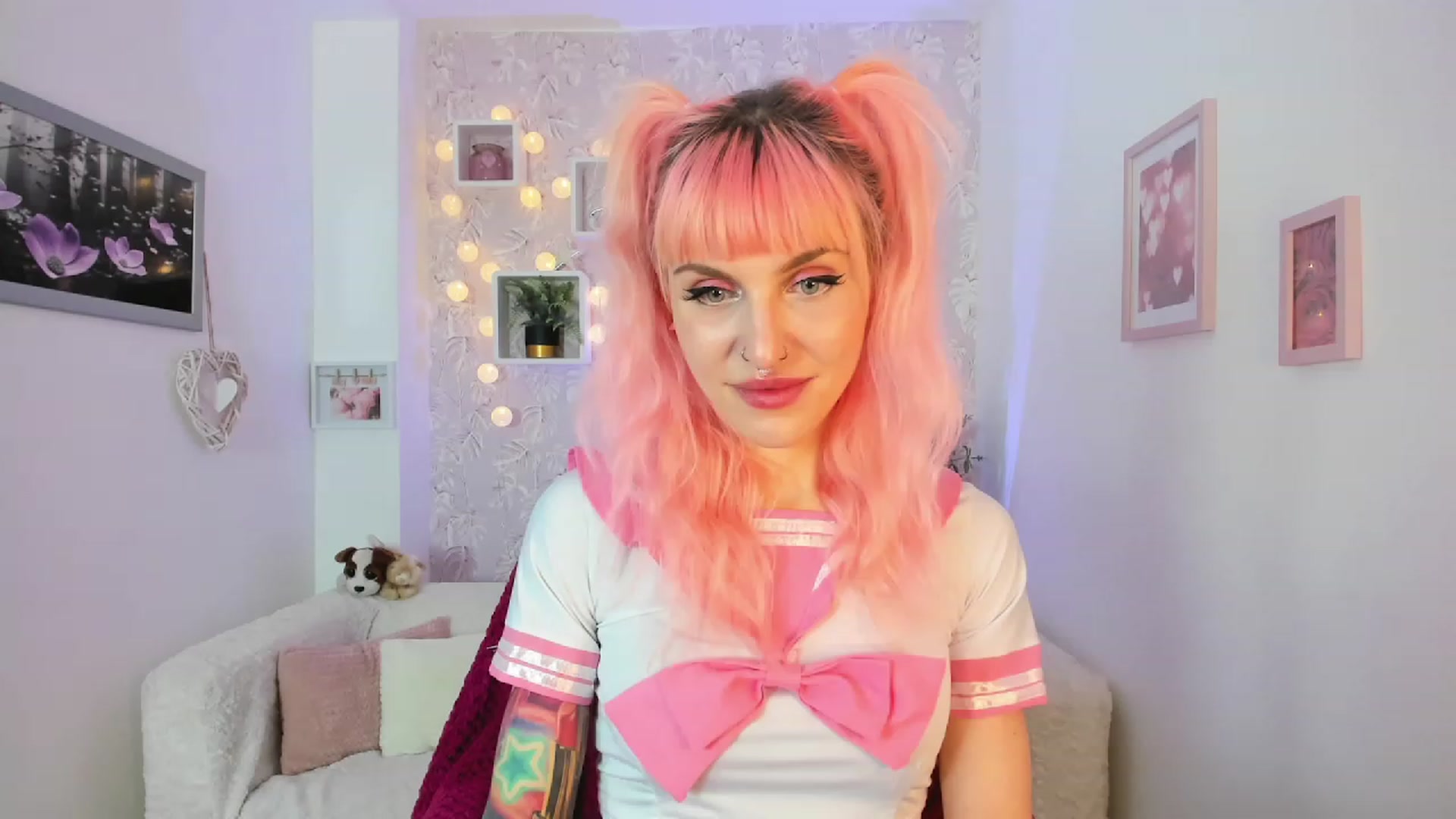 Gallery image thumbnail from Rouge_Girl's myfreecams stream on, 04/19/2023, 19:58 image 10 of 20