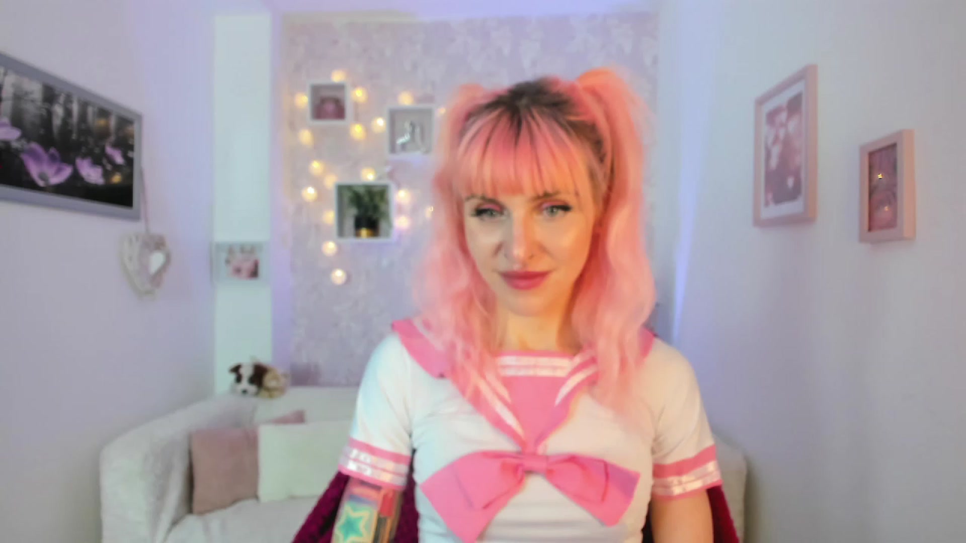 Gallery image thumbnail from Rouge_Girl's myfreecams stream on, 04/19/2023, 21:27 image 3 of 20