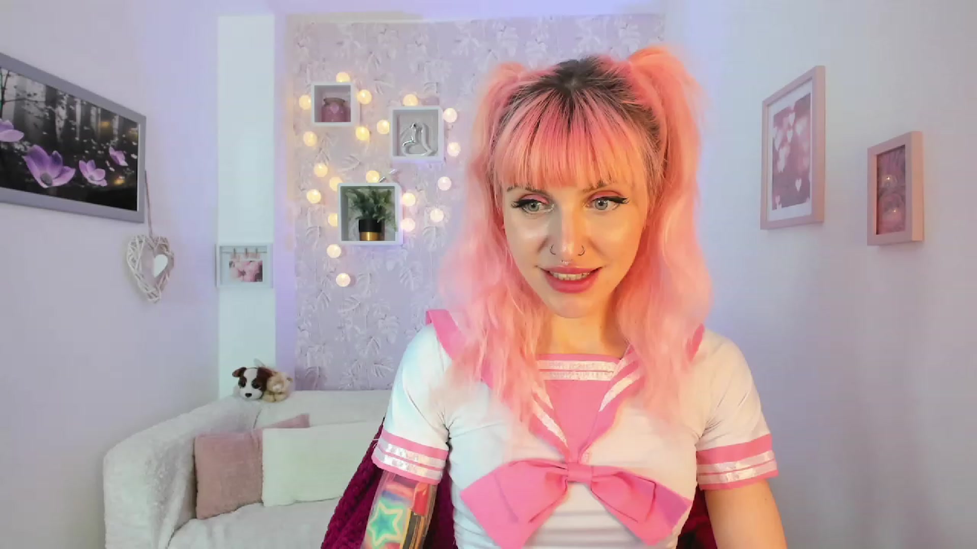 Gallery image thumbnail from Rouge_Girl's myfreecams stream on, 04/19/2023, 21:27 image 18 of 20