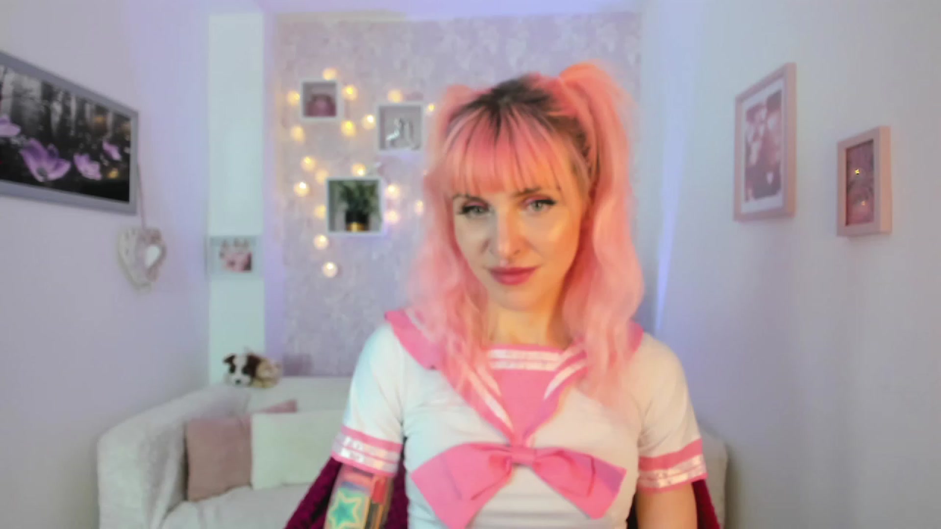 Gallery image thumbnail from Rouge_Girl's myfreecams stream on, 04/19/2023, 21:27 image 4 of 20