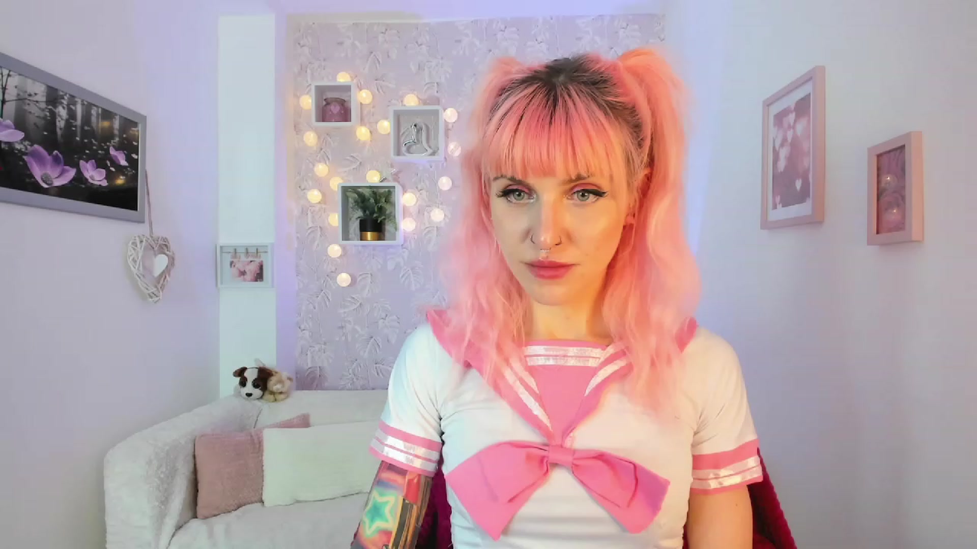 Gallery image thumbnail from Rouge_Girl's myfreecams stream on, 04/19/2023, 21:27 image 12 of 20