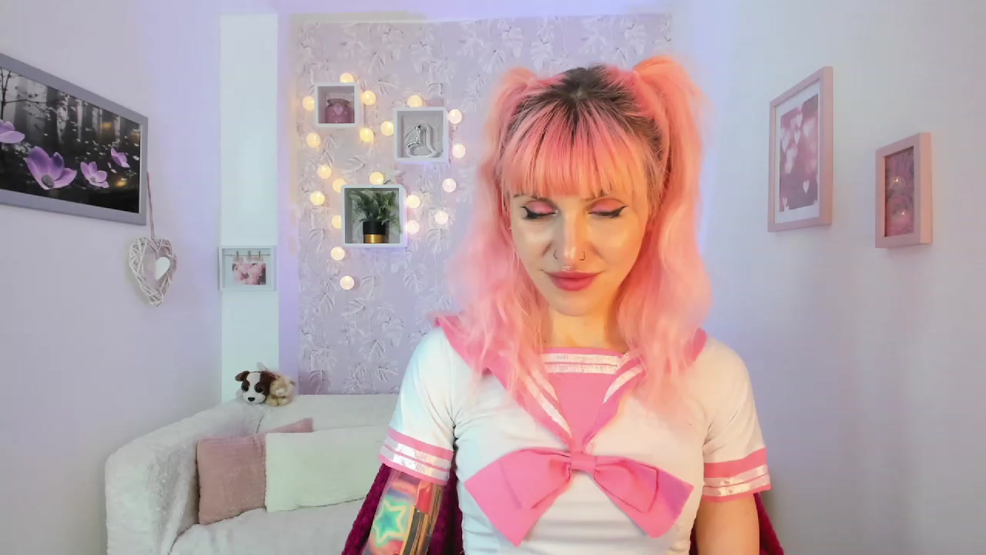 Gallery image thumbnail from Rouge_Girl's myfreecams stream on, 04/19/2023, 21:27 image 14 of 20