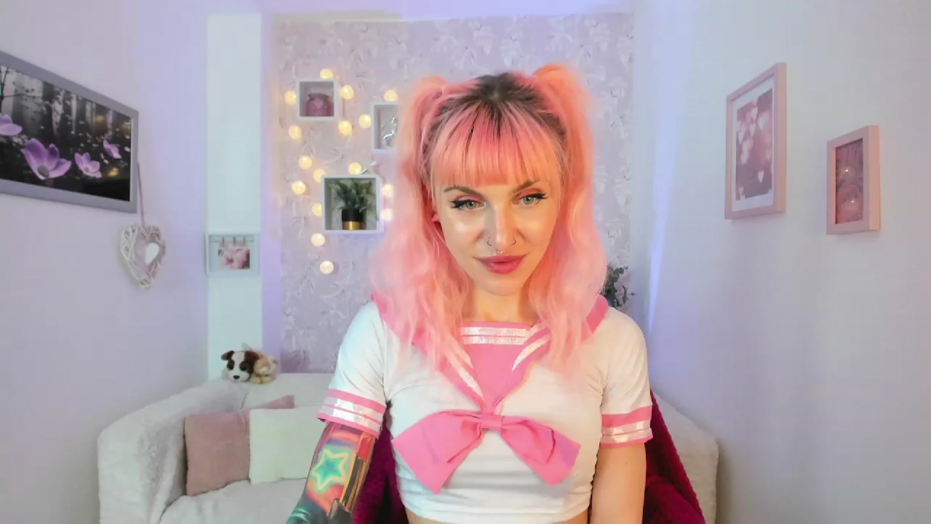 Gallery image thumbnail from Rouge_Girl's myfreecams stream on, 04/19/2023, 21:27 image 8 of 20