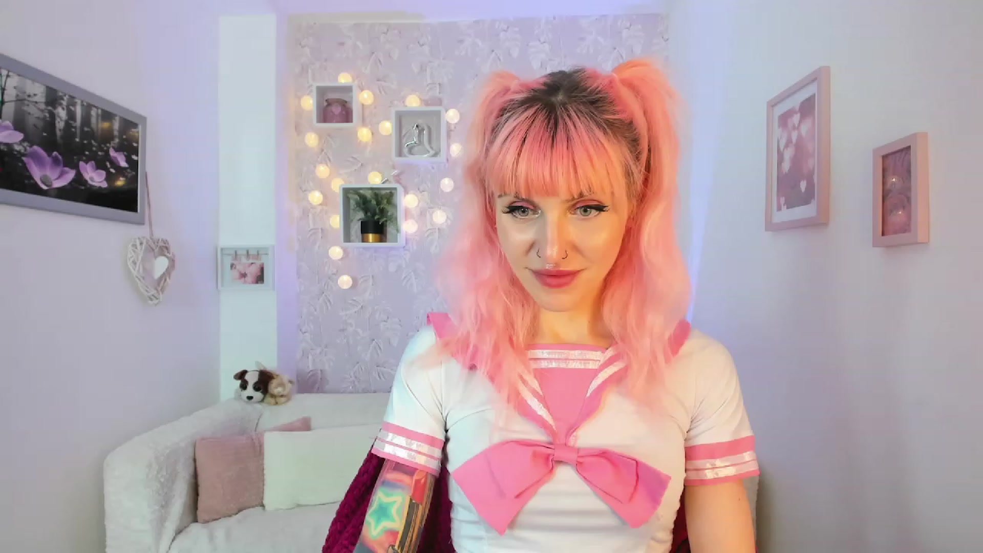 Gallery image thumbnail from Rouge_Girl's myfreecams stream on, 04/19/2023, 21:27 image 16 of 20
