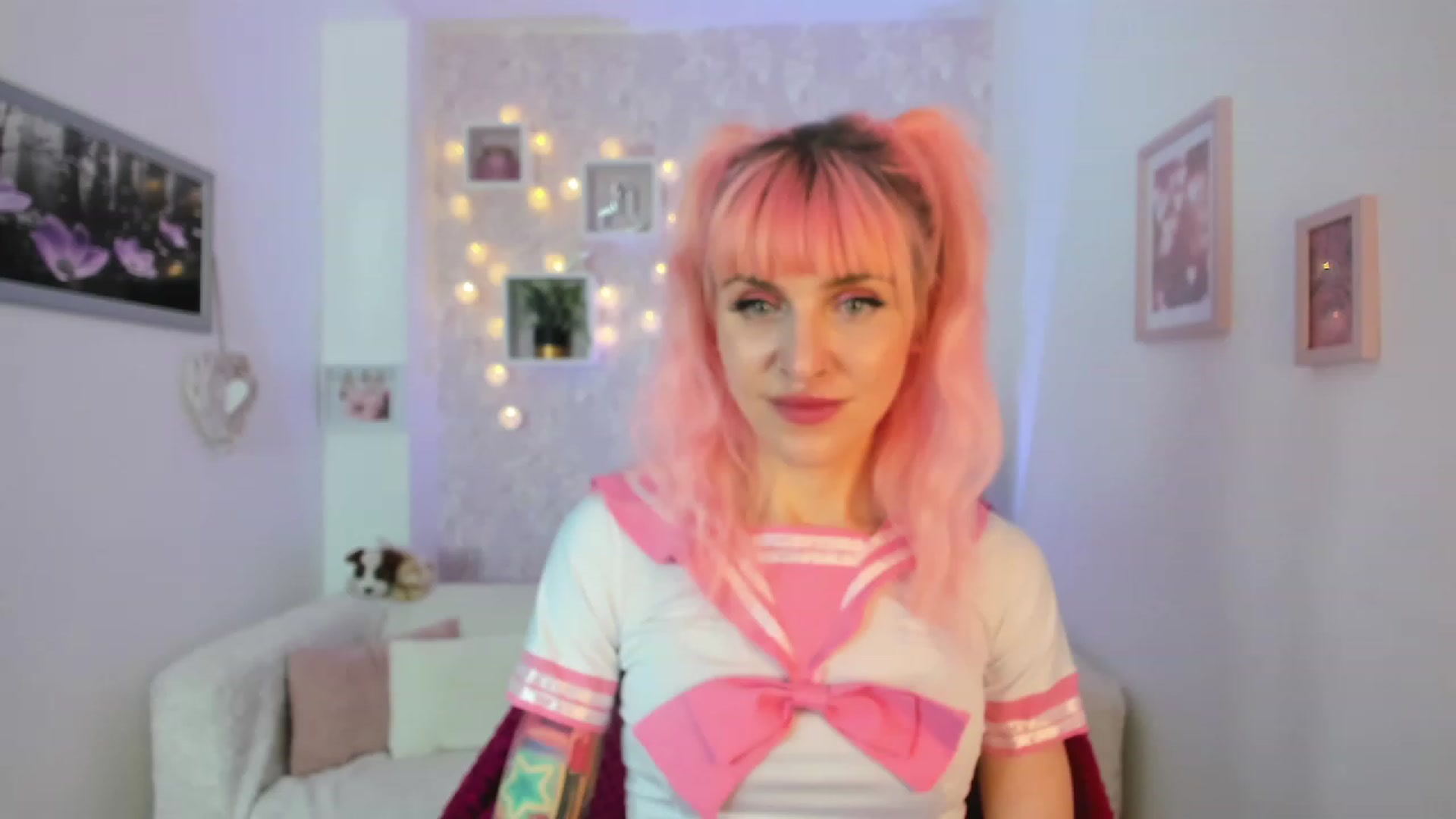 Gallery image thumbnail from Rouge_Girl's myfreecams stream on, 04/19/2023, 21:27 image 1 of 20