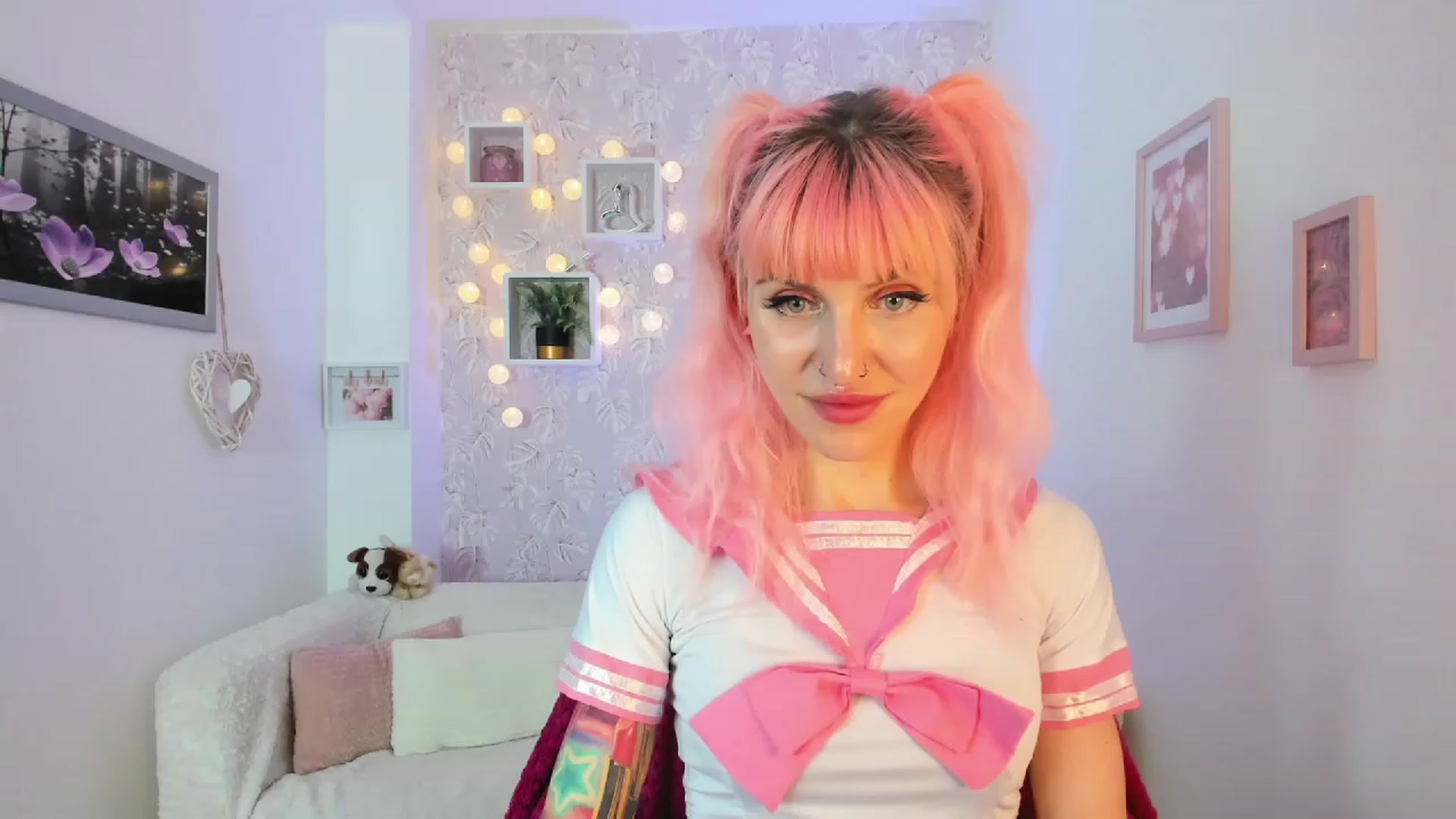 Gallery image thumbnail from Rouge_Girl's myfreecams stream on, 04/19/2023, 21:27 image 13 of 20