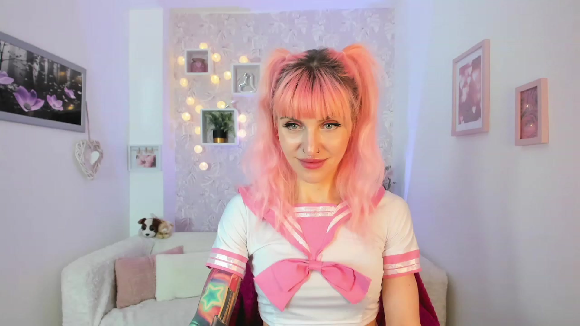 Gallery image thumbnail from Rouge_Girl's myfreecams stream on, 04/19/2023, 21:27 image 10 of 20