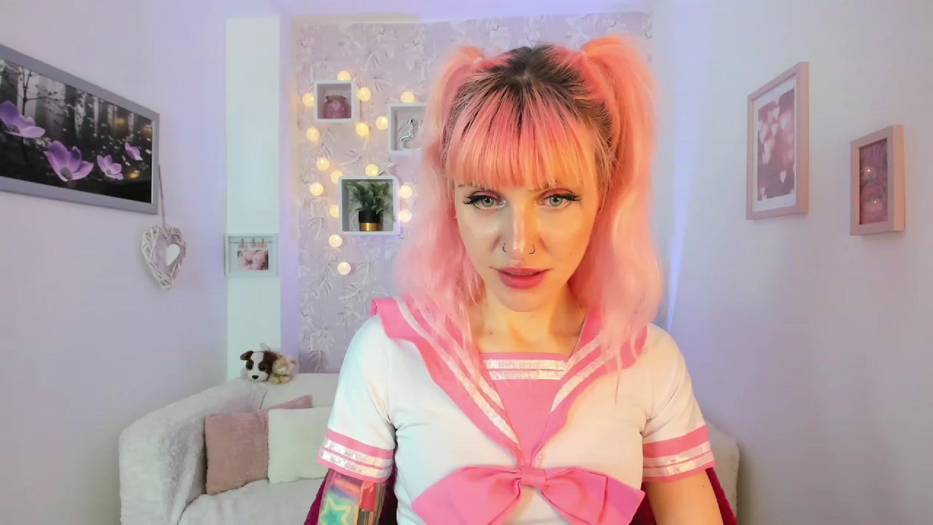 Gallery image thumbnail from Rouge_Girl's myfreecams stream on, 04/19/2023, 23:26 image 13 of 20