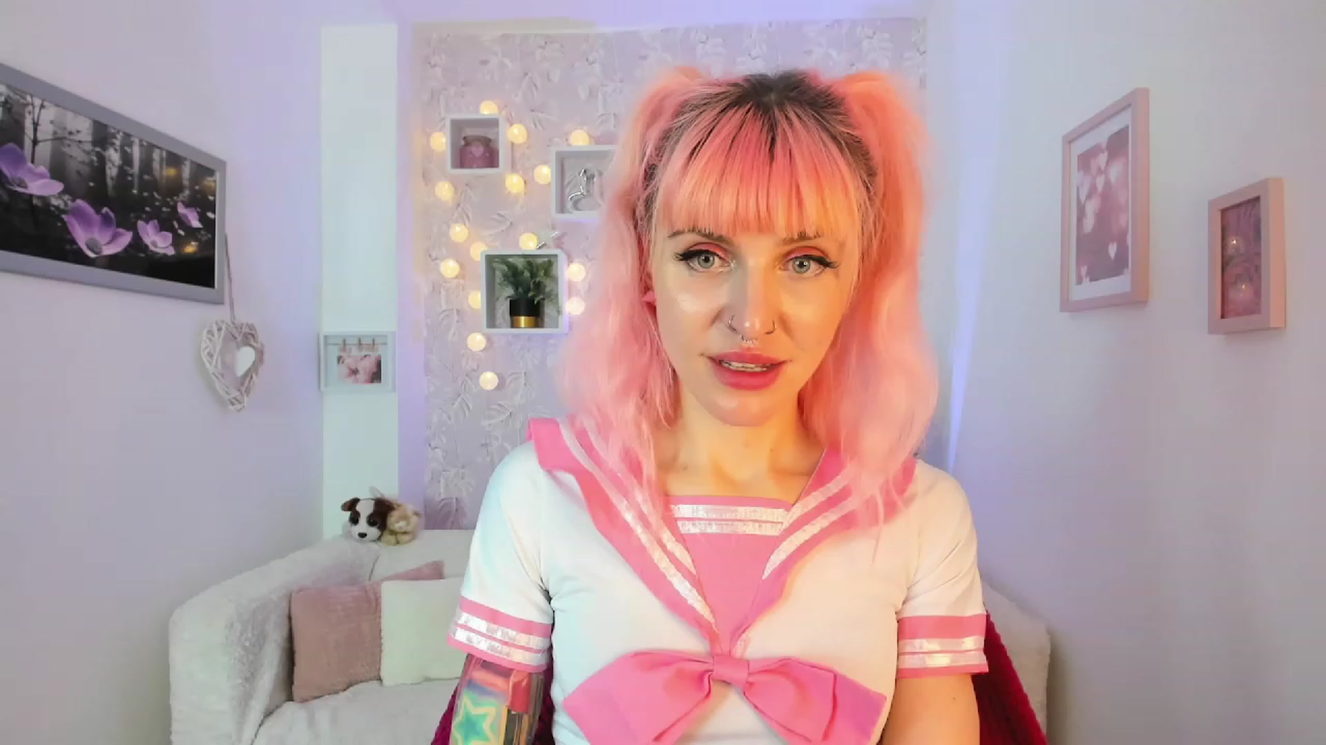 Gallery image thumbnail from Rouge_Girl's myfreecams stream on, 04/19/2023, 23:26 image 18 of 20
