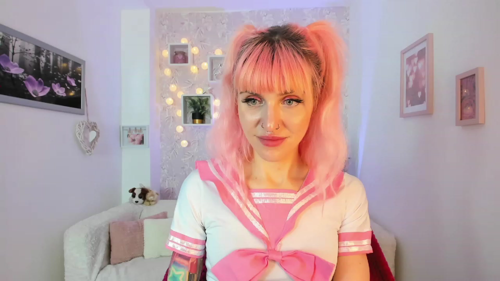 Gallery image thumbnail from Rouge_Girl's myfreecams stream on, 04/19/2023, 23:26 image 17 of 20