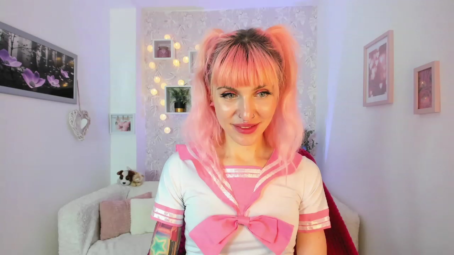 Gallery image thumbnail from Rouge_Girl's myfreecams stream on, 04/19/2023, 23:26 image 6 of 20