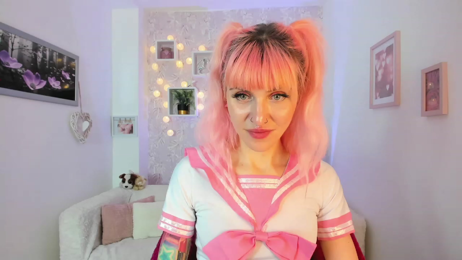 Gallery image thumbnail from Rouge_Girl's myfreecams stream on, 04/19/2023, 23:26 image 12 of 20