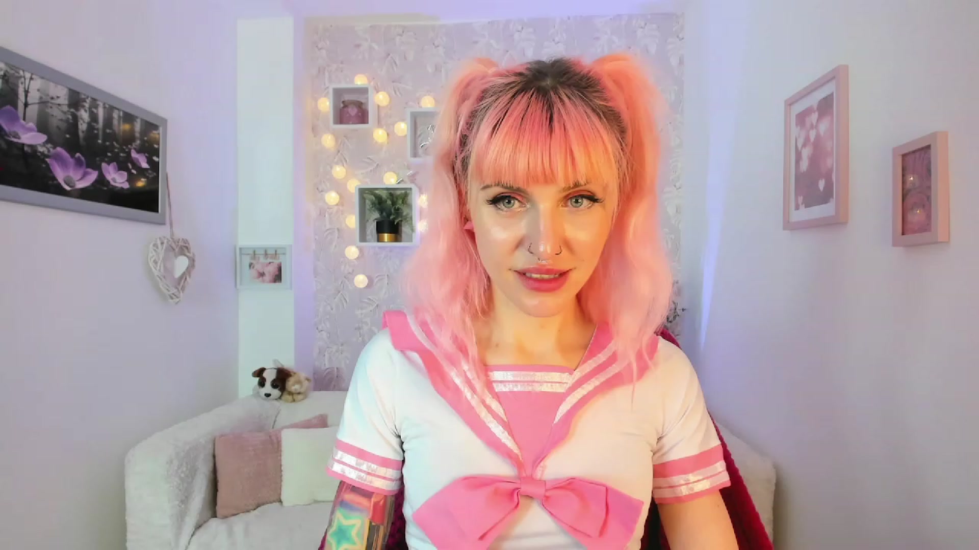 Gallery image thumbnail from Rouge_Girl's myfreecams stream on, 04/19/2023, 23:26 image 10 of 20