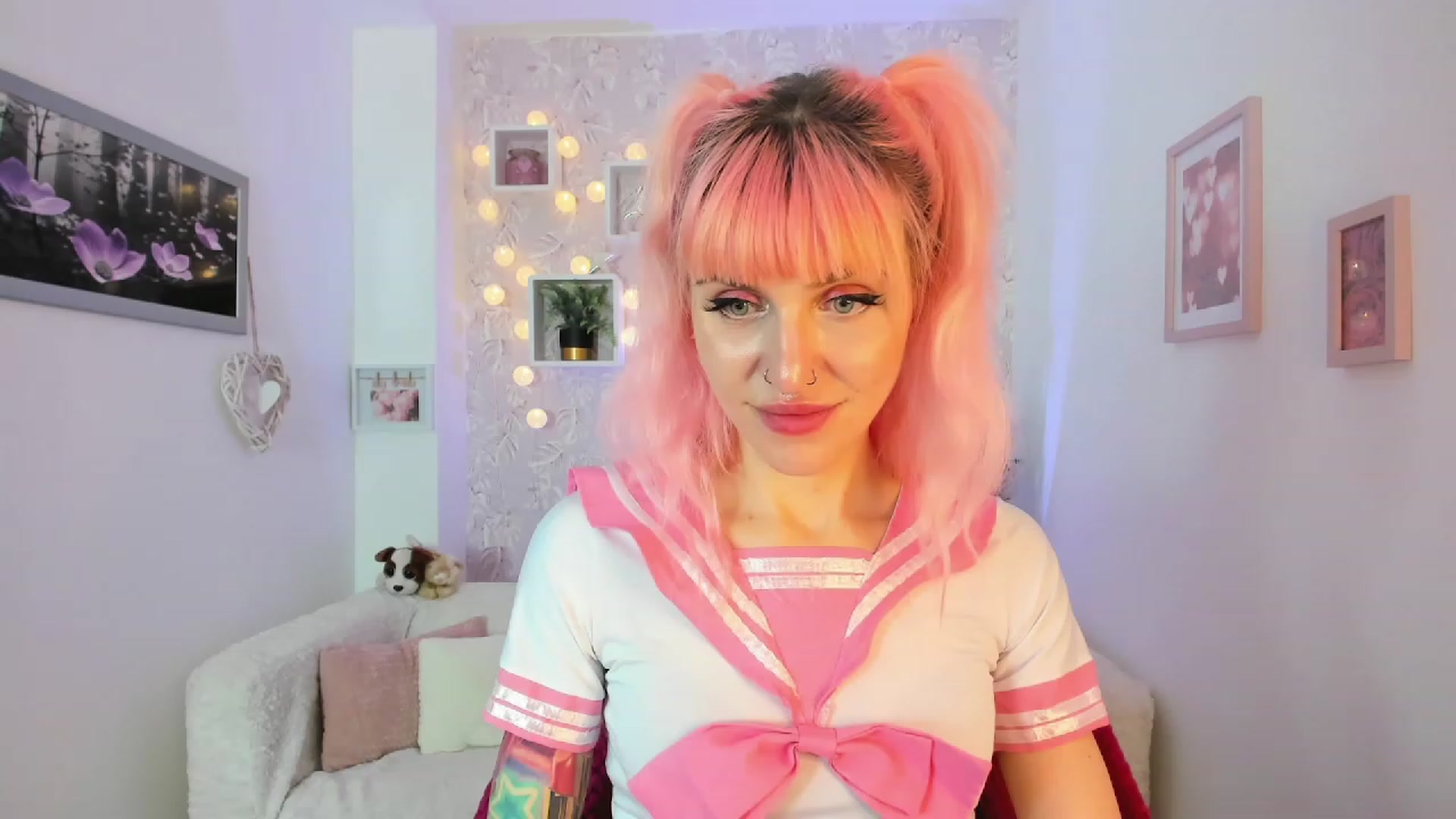 Gallery image thumbnail from Rouge_Girl's myfreecams stream on, 04/19/2023, 23:26 image 14 of 20