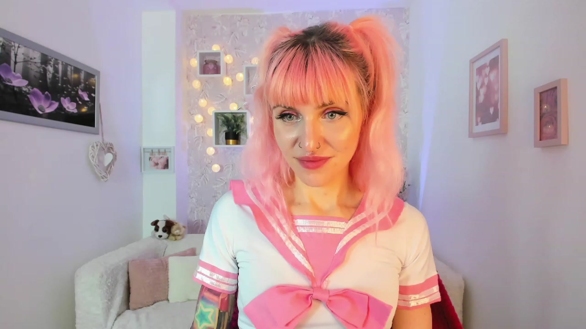Gallery image thumbnail from Rouge_Girl's myfreecams stream on, 04/19/2023, 23:26 image 5 of 20
