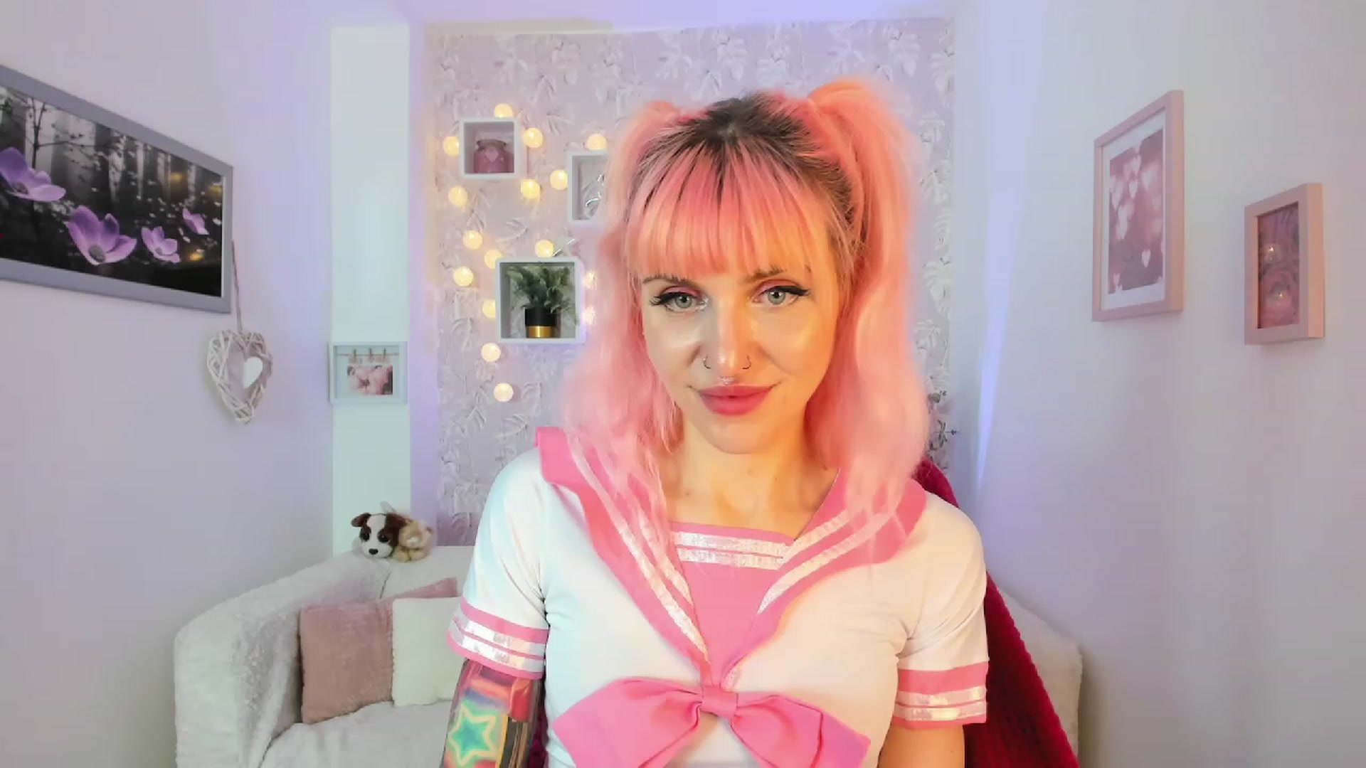 Gallery image thumbnail from Rouge_Girl's myfreecams stream on, 04/19/2023, 23:26 image 2 of 20