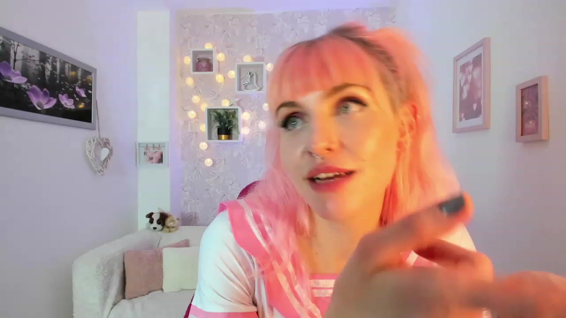Gallery image thumbnail from Rouge_Girl's myfreecams stream on, 04/19/2023, 23:26 image 20 of 20