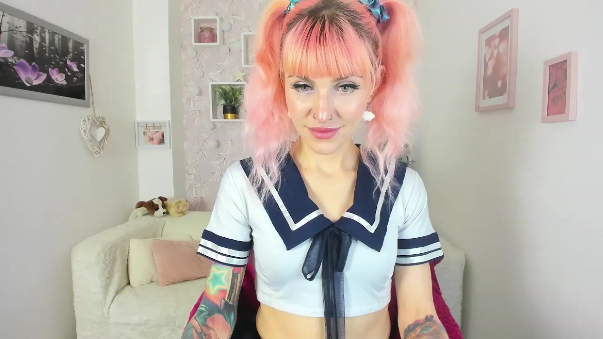 Gallery image thumbnail from Rouge_Girl's myfreecams stream on, 04/20/2023, 19:36 image 6 of 20