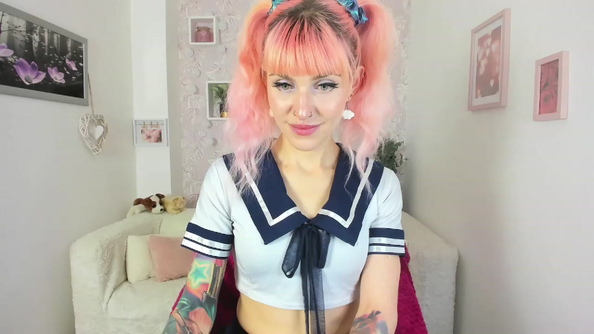 Gallery image thumbnail from Rouge_Girl's myfreecams stream on, 04/20/2023, 19:36 image 17 of 20