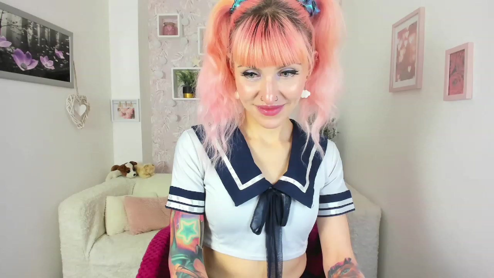 Gallery image thumbnail from Rouge_Girl's myfreecams stream on, 04/20/2023, 19:36 image 20 of 20