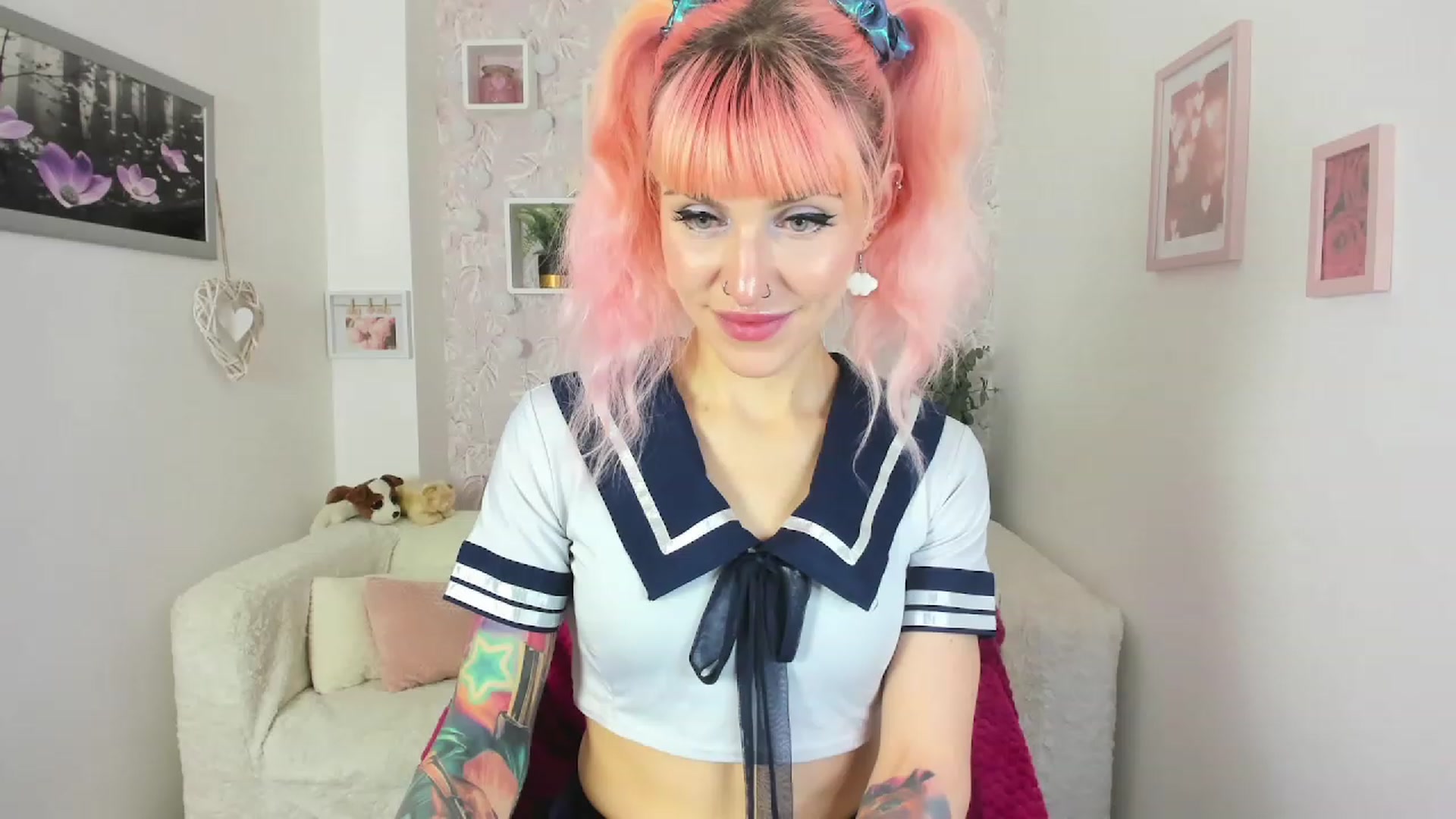 Gallery image thumbnail from Rouge_Girl's myfreecams stream on, 04/20/2023, 19:36 image 18 of 20