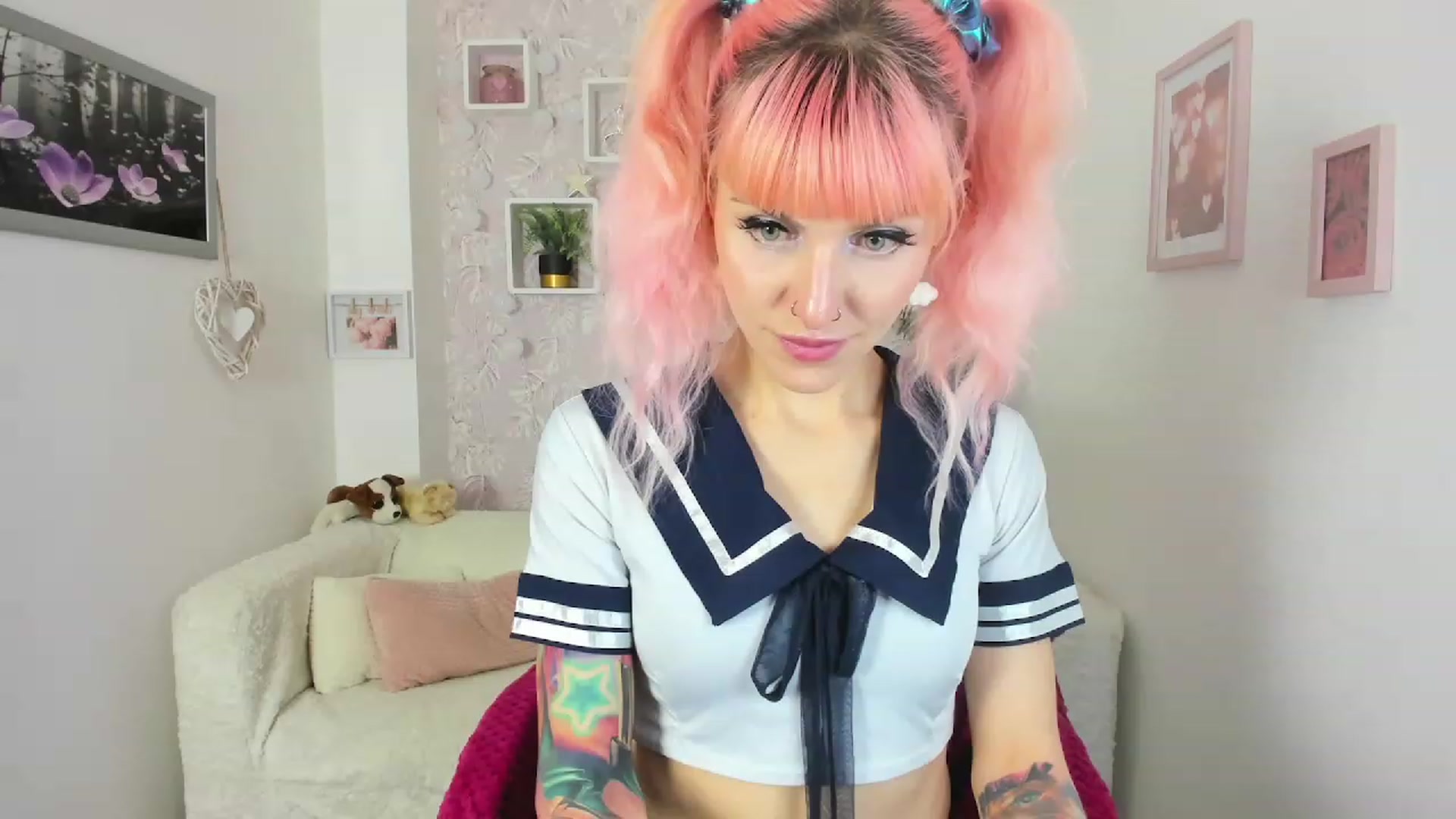Gallery image thumbnail from Rouge_Girl's myfreecams stream on, 04/20/2023, 19:36 image 8 of 20