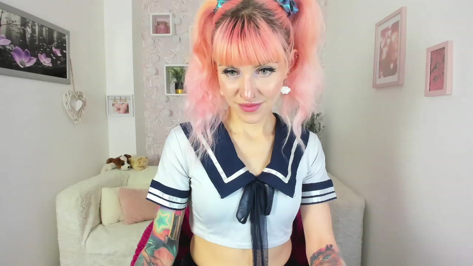 Gallery image thumbnail from Rouge_Girl's myfreecams stream on, 04/20/2023, 19:36 image 19 of 20
