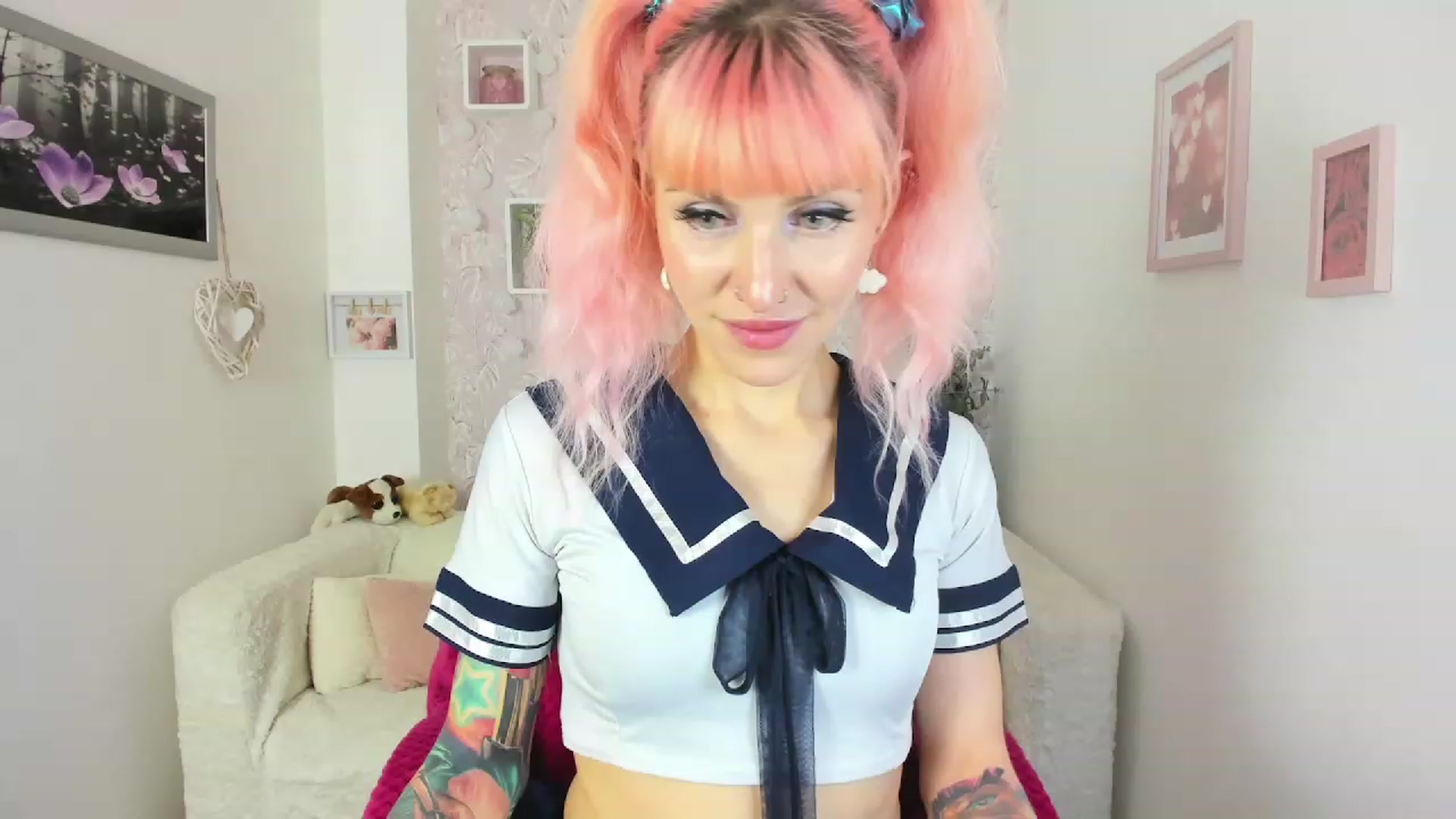 Gallery image thumbnail from Rouge_Girl's myfreecams stream on, 04/20/2023, 20:08 image 8 of 20