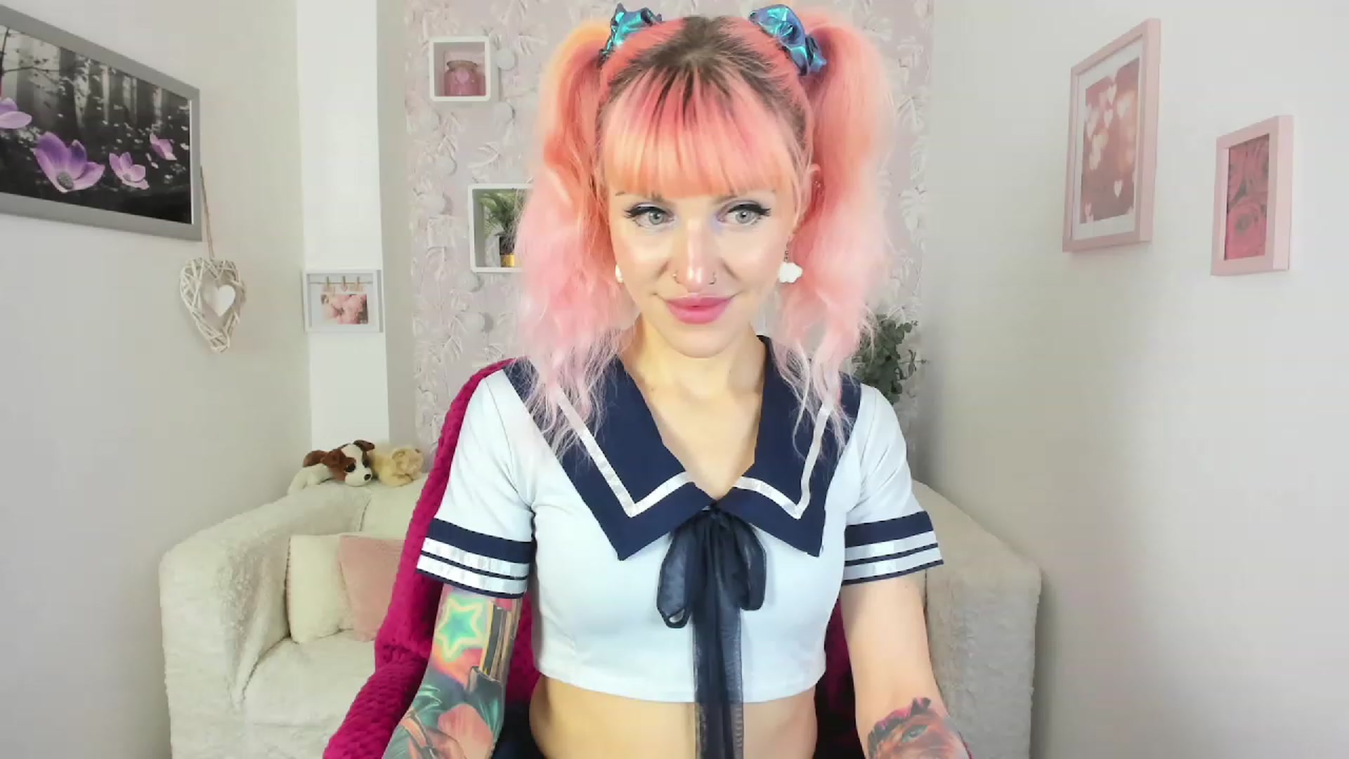 Gallery image thumbnail from Rouge_Girl's myfreecams stream on, 04/20/2023, 20:08 image 19 of 20