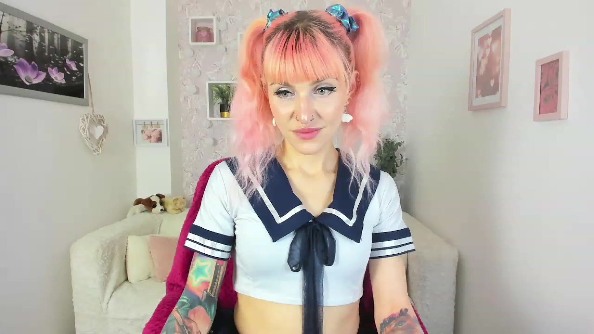 Gallery image thumbnail from Rouge_Girl's myfreecams stream on, 04/20/2023, 20:08 image 16 of 20