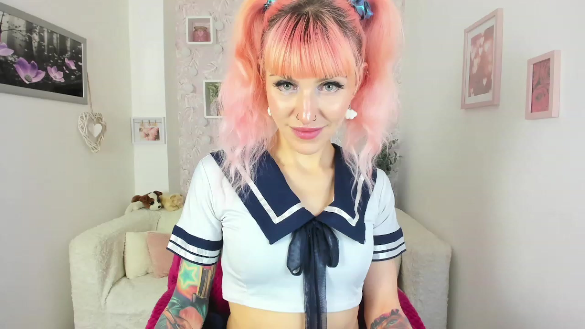Gallery image thumbnail from Rouge_Girl's myfreecams stream on, 04/20/2023, 20:08 image 7 of 20