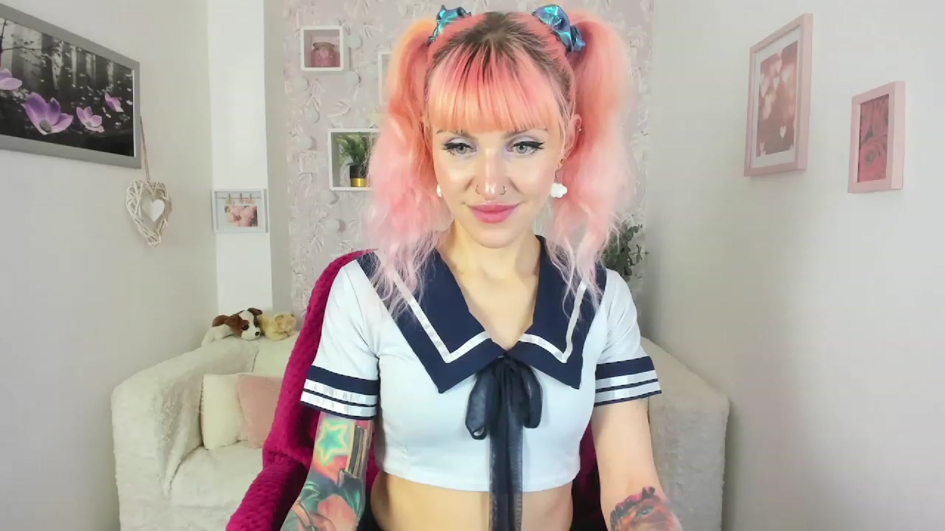 Gallery image thumbnail from Rouge_Girl's myfreecams stream on, 04/20/2023, 20:08 image 18 of 20