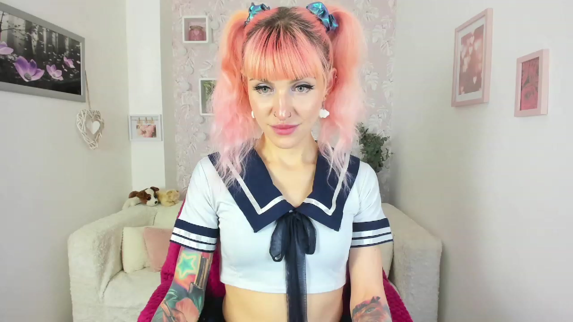 Gallery image thumbnail from Rouge_Girl's myfreecams stream on, 04/20/2023, 20:08 image 14 of 20