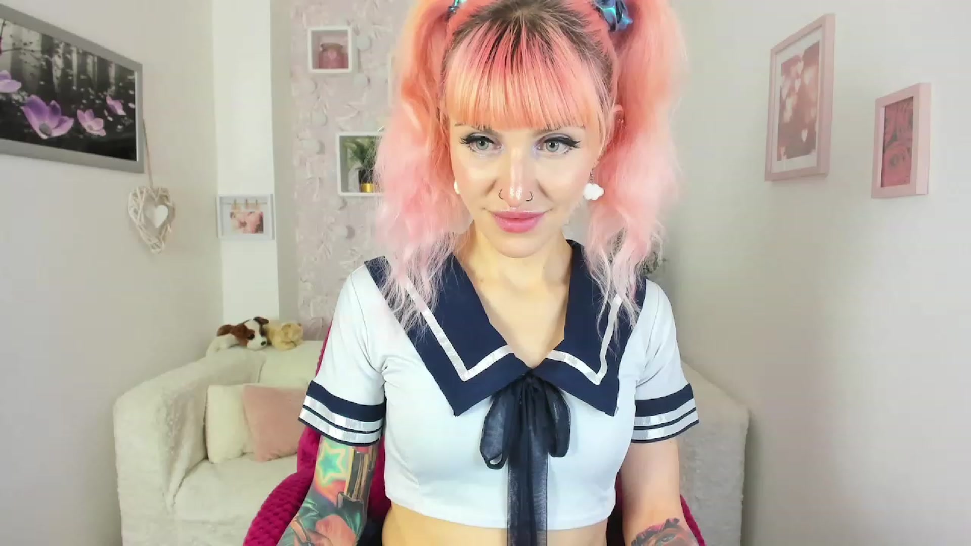 Gallery image thumbnail from Rouge_Girl's myfreecams stream on, 04/20/2023, 20:08 image 11 of 20