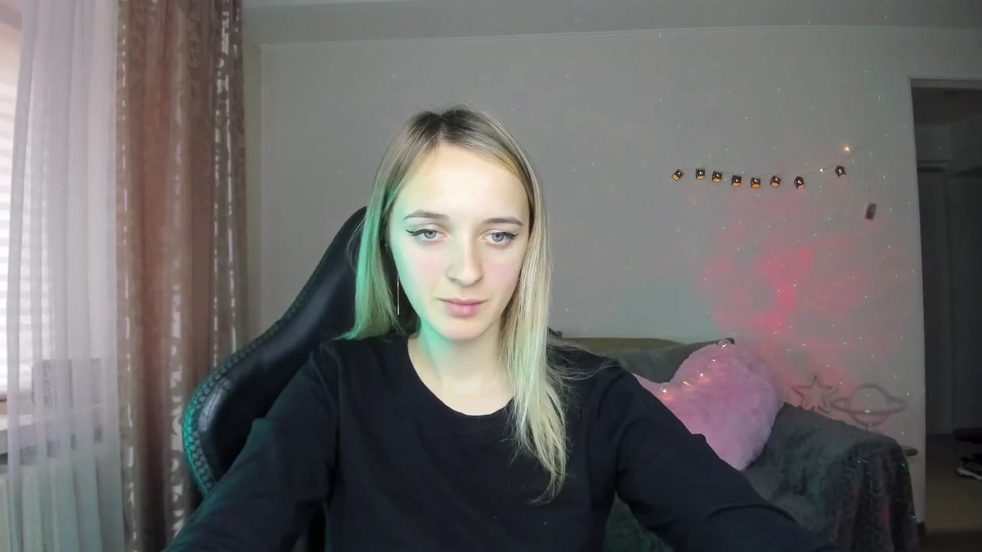 Gallery image thumbnail from RouseReed's myfreecams stream on, 10/26/2025, 11:04 image 15 of 20