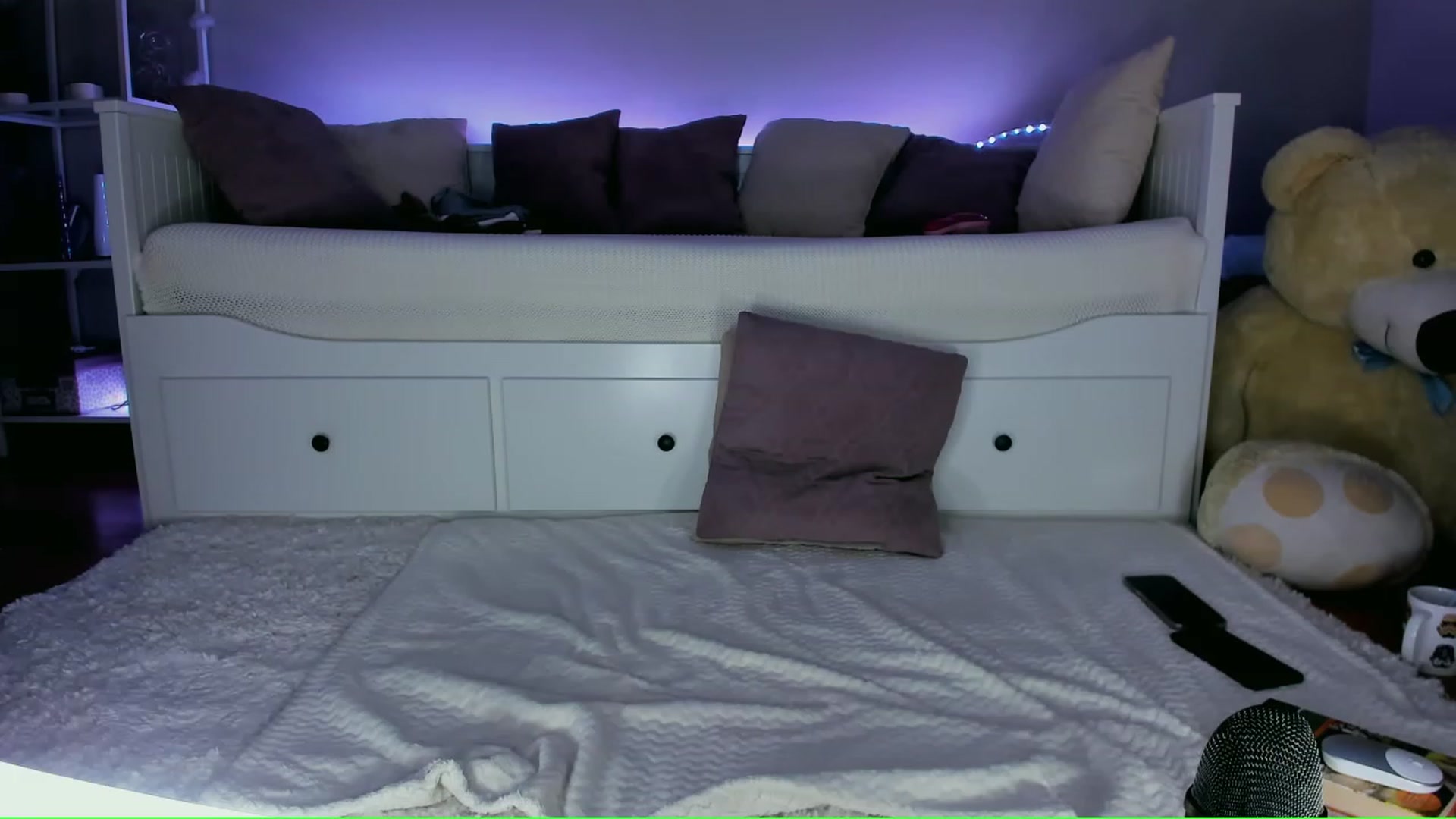 Gallery image thumbnail from Roxana_Dream's myfreecams stream on, 11/16/2022, 09:17 image 20 of 20
