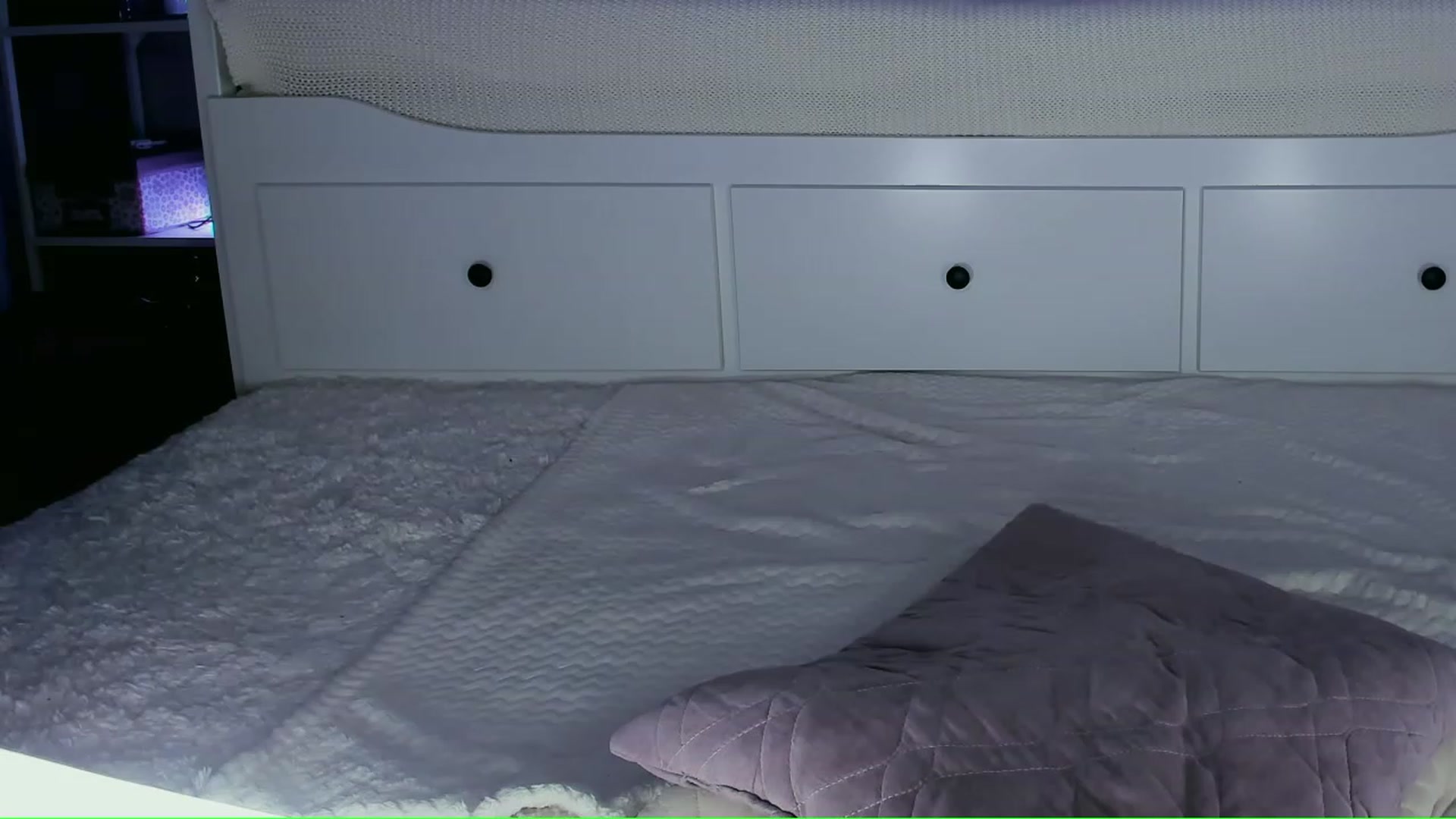 Gallery image thumbnail from Roxana_Dream's myfreecams stream on, 12/15/2022, 10:19 image 8 of 20