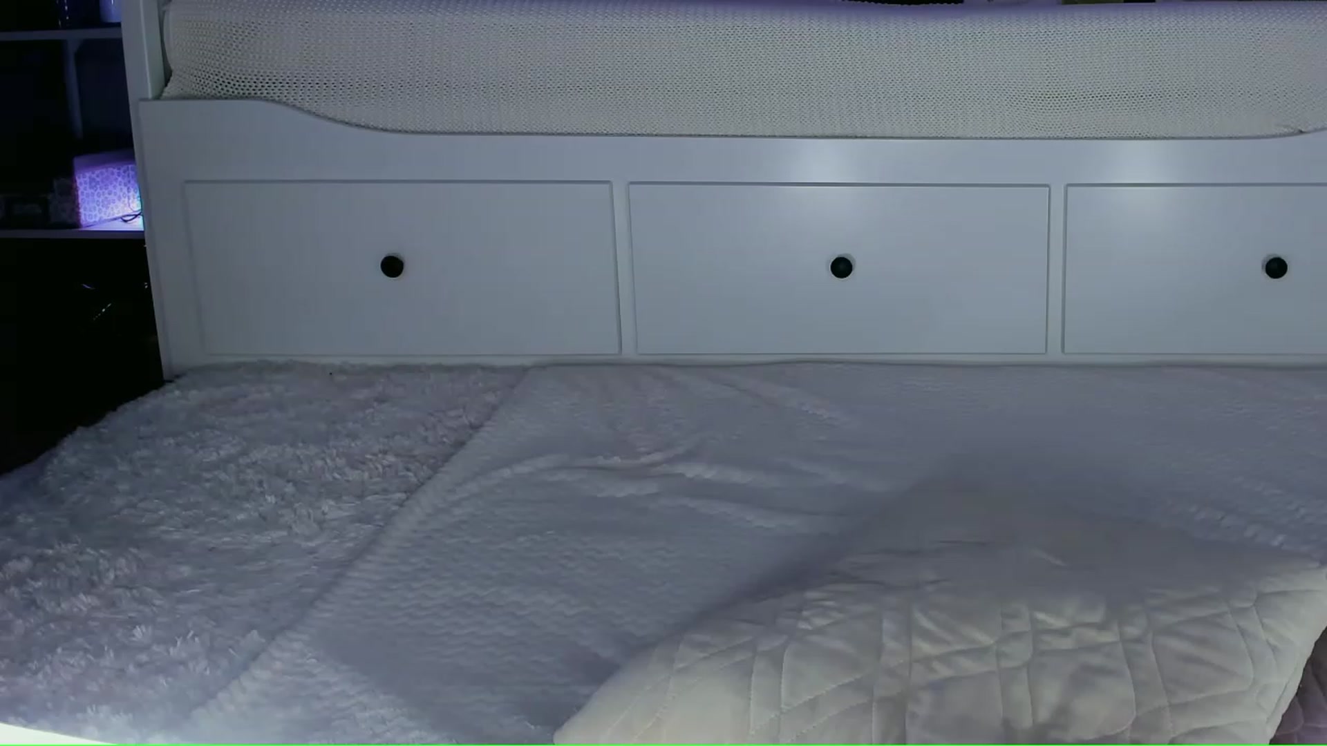 Gallery image thumbnail from Roxana_Dream's myfreecams stream on, 12/19/2022, 10:31 image 18 of 20