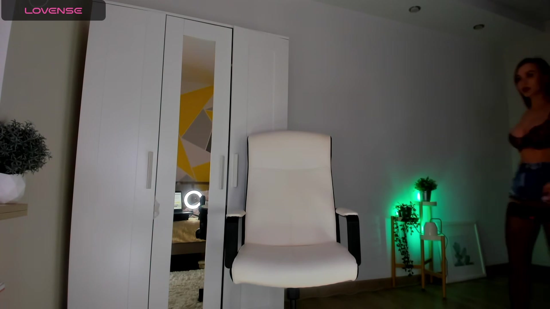 Gallery image thumbnail from Roxana_Dream's myfreecams stream on, 11/13/2023, 12:38 image 13 of 20