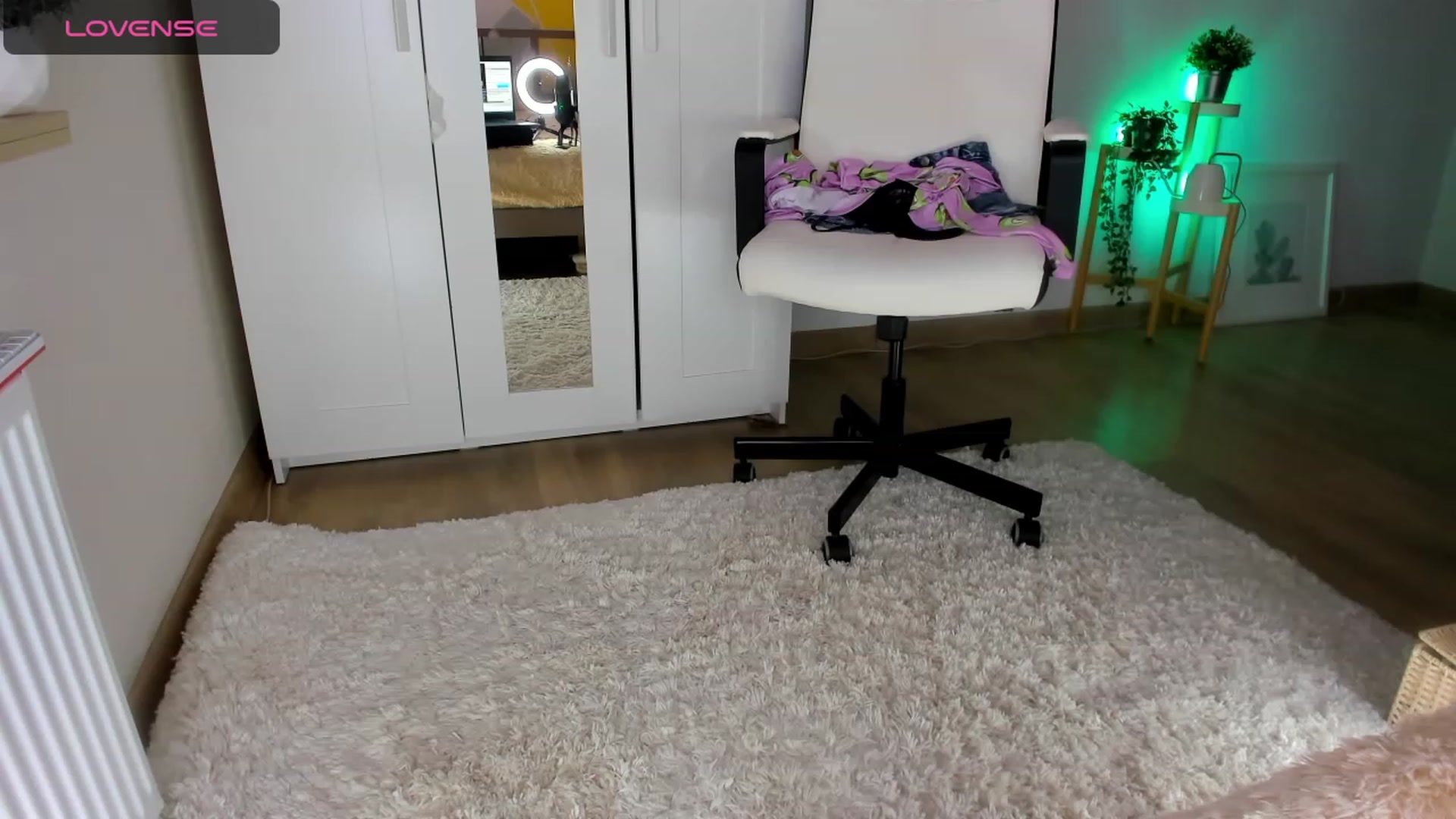 Gallery image thumbnail from Roxana_Dream's myfreecams stream on, 11/13/2023, 13:54 image 9 of 20