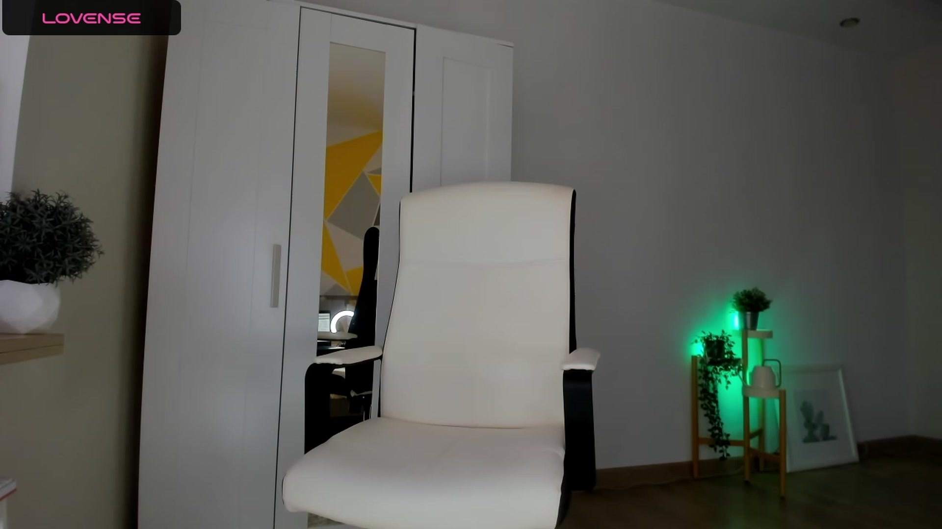 Gallery image thumbnail from Roxana_Dream's myfreecams stream on, 11/16/2023, 13:04 image 9 of 20